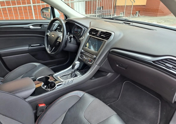 Ford Mondeo cena 58000 przebieg: 199000, rok produkcji 2017 z Wałbrzych małe 667